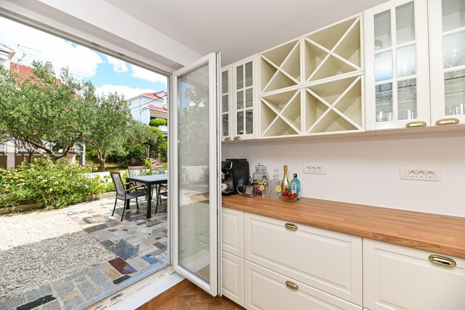 Villa Rozana - Beachfront Wellness Retreat Seget Vranjica Buitenkant foto