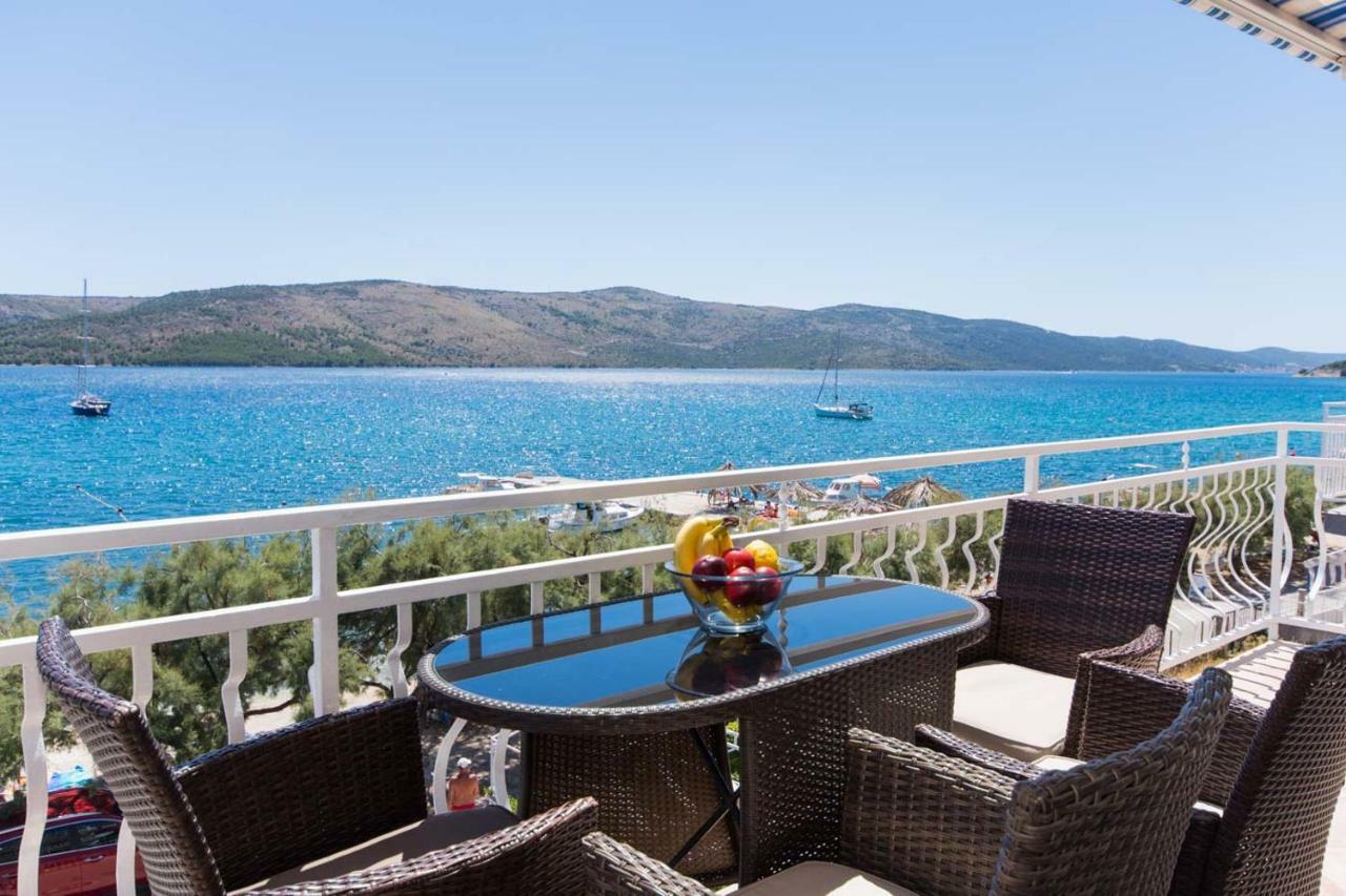 Villa Rozana - Beachfront Wellness Retreat Seget Vranjica Buitenkant foto